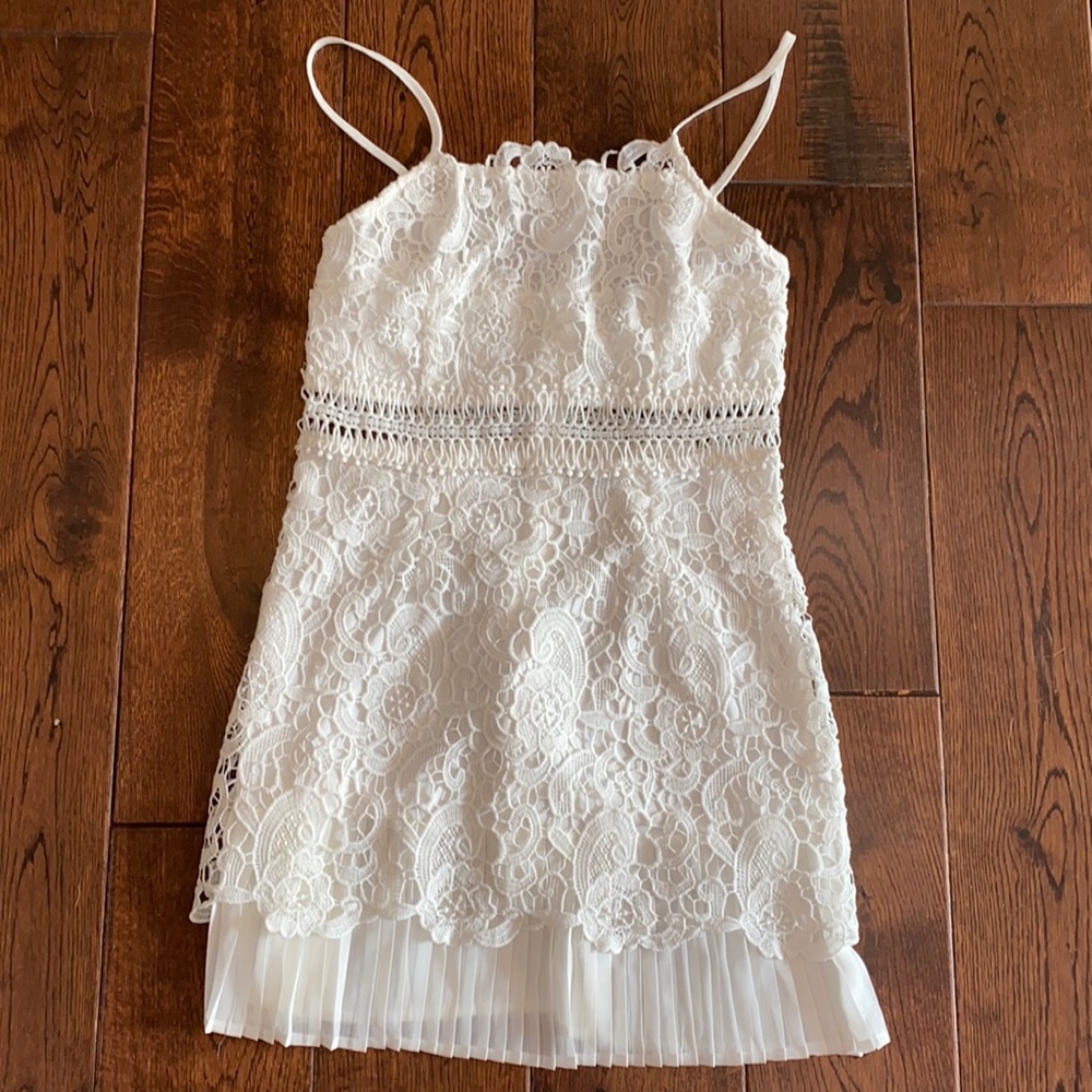 White Dress- NEVER WORN. Did not come with tags